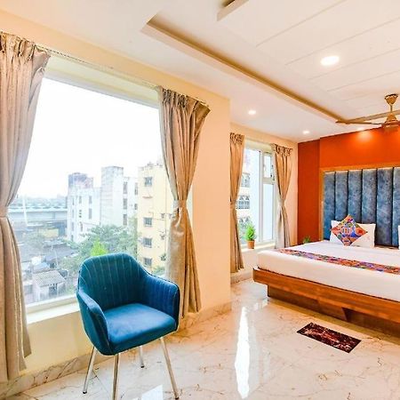 Hotel Aqua Tulip Колката Екстериор снимка