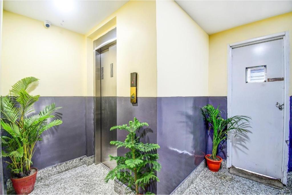 Hotel Aqua Tulip Колката Екстериор снимка