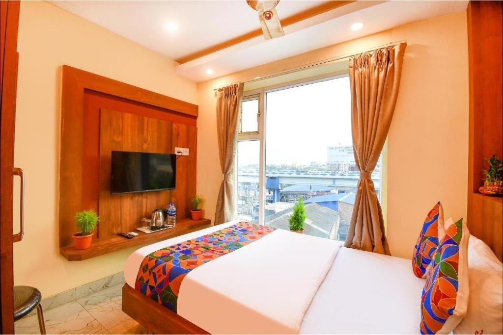 Hotel Aqua Tulip Колката Екстериор снимка
