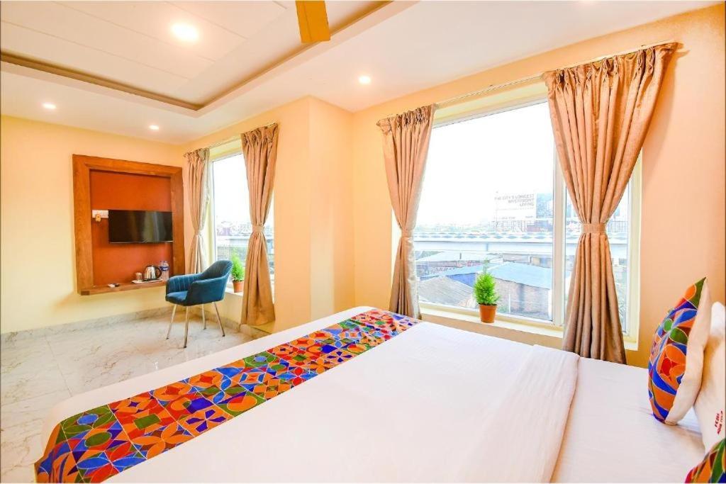 Hotel Aqua Tulip Колката Екстериор снимка