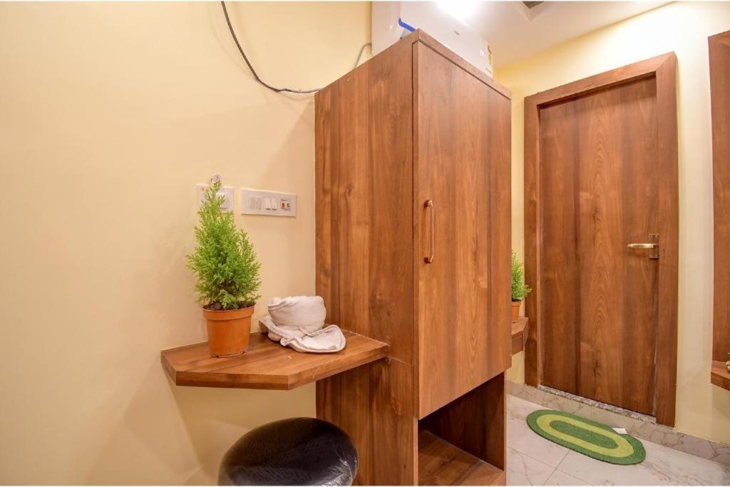Hotel Aqua Tulip Колката Екстериор снимка