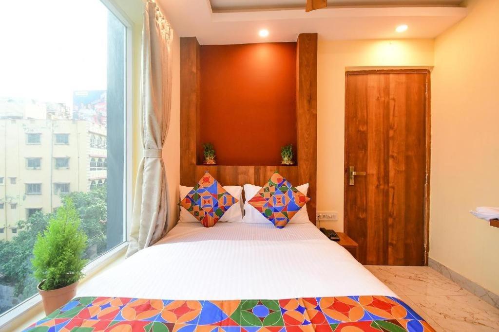 Hotel Aqua Tulip Колката Екстериор снимка